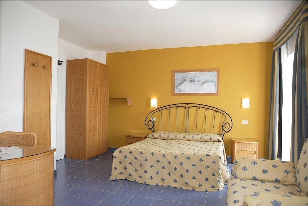 Hotel Garni' Serena Caorle Exteriör bild