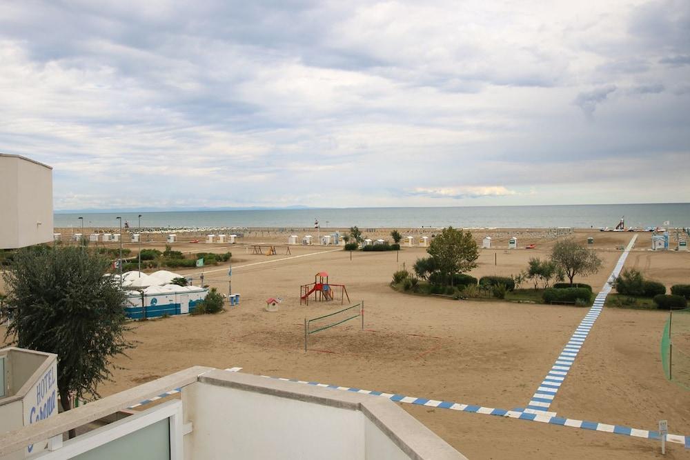 Hotel Garni' Serena Caorle Exteriör bild