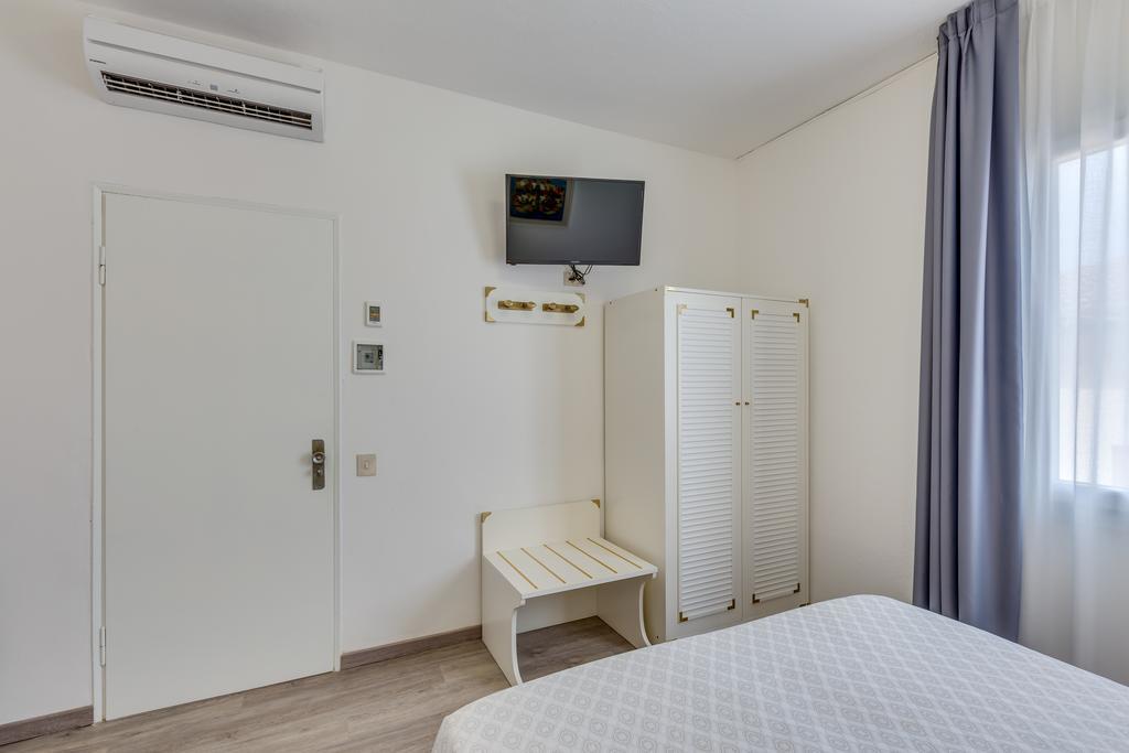 Hotel Garni' Serena Caorle Exteriör bild