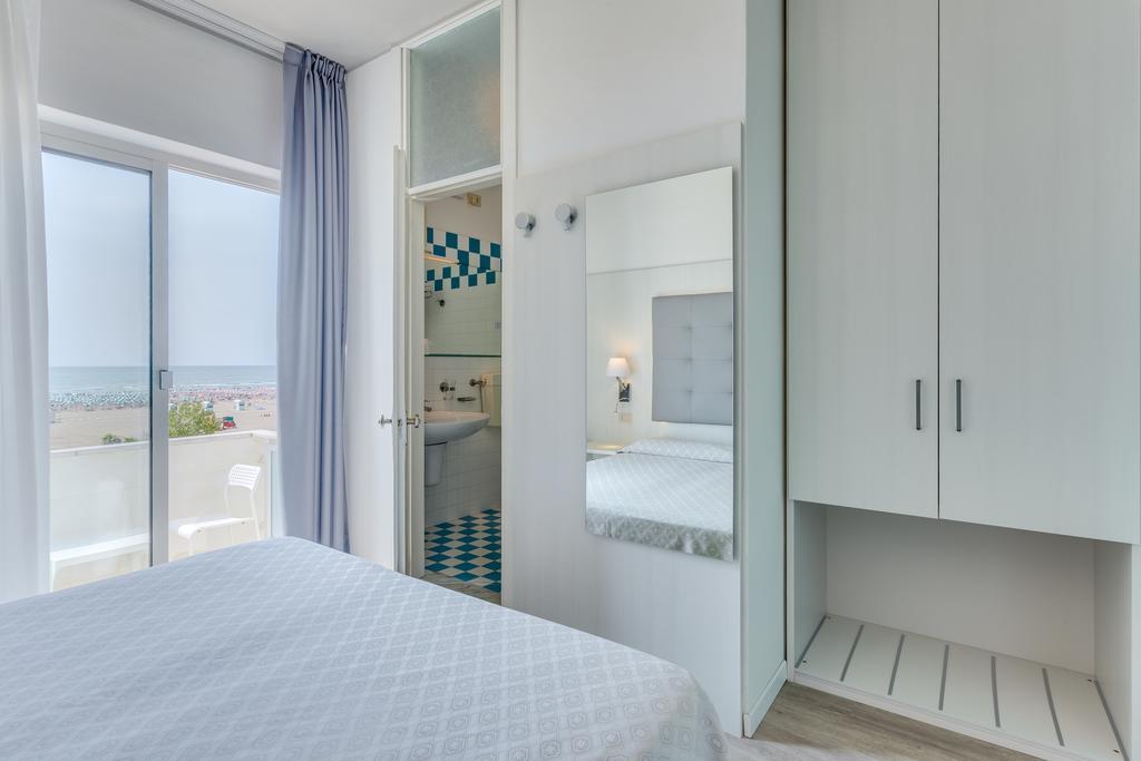 Hotel Garni' Serena Caorle Exteriör bild