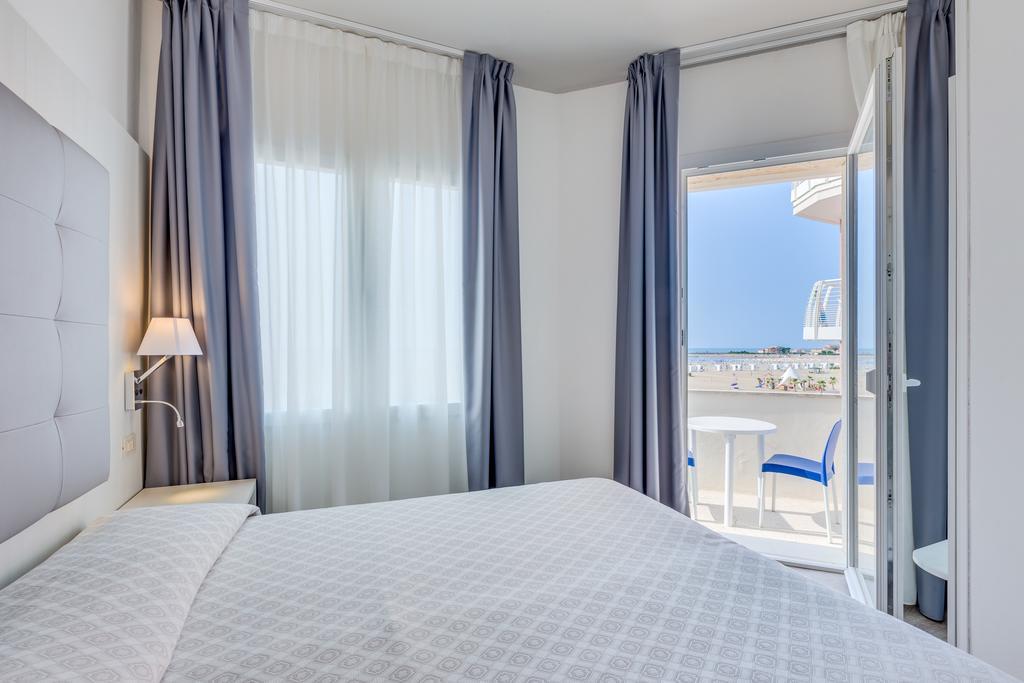 Hotel Garni' Serena Caorle Exteriör bild