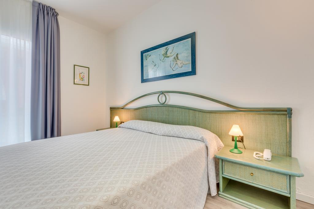 Hotel Garni' Serena Caorle Exteriör bild