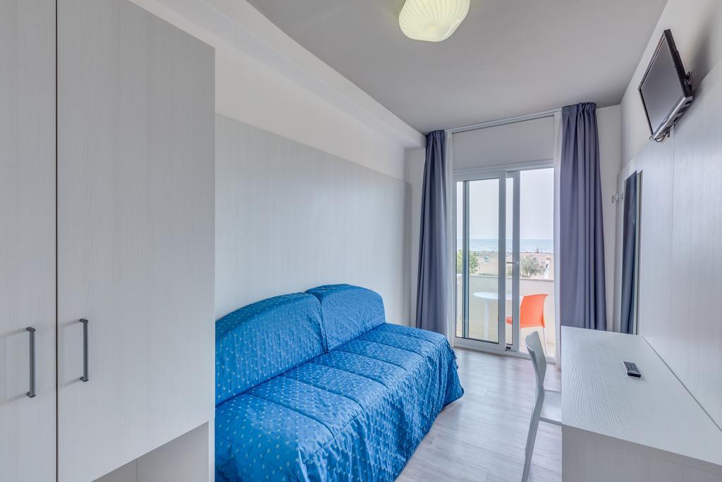 Hotel Garni' Serena Caorle Exteriör bild