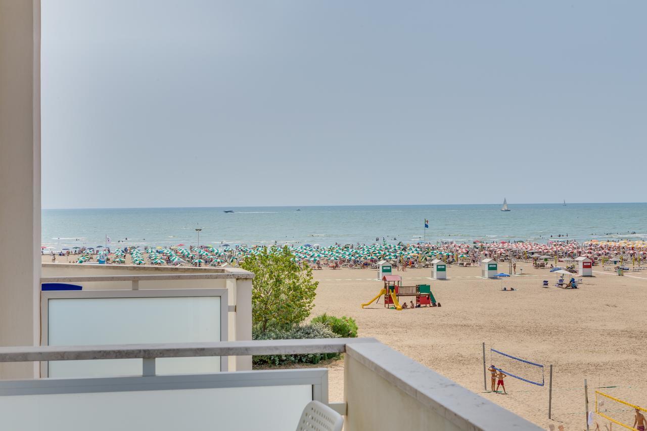 Hotel Garni' Serena Caorle Exteriör bild