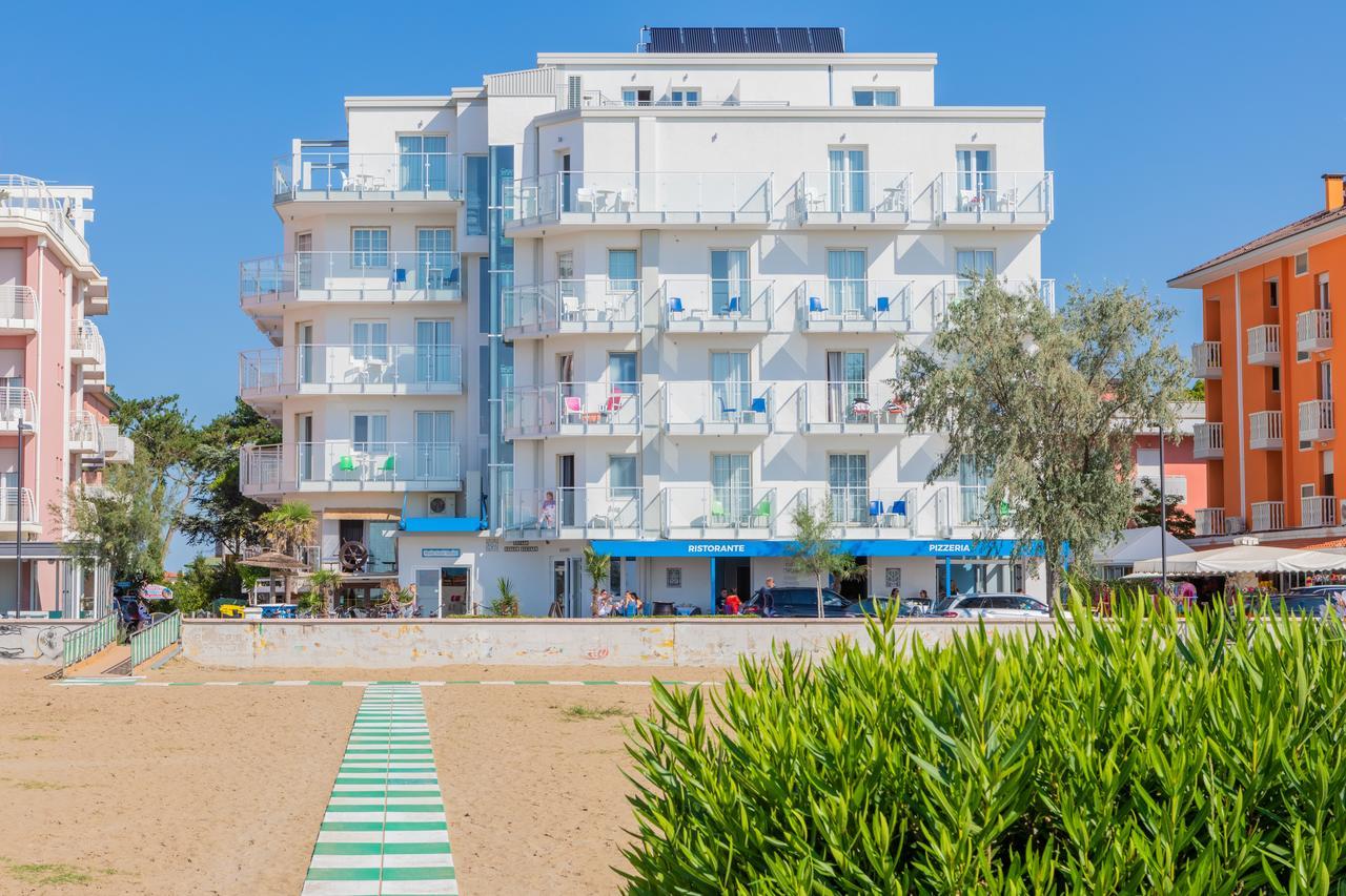 Hotel Garni' Serena Caorle Exteriör bild