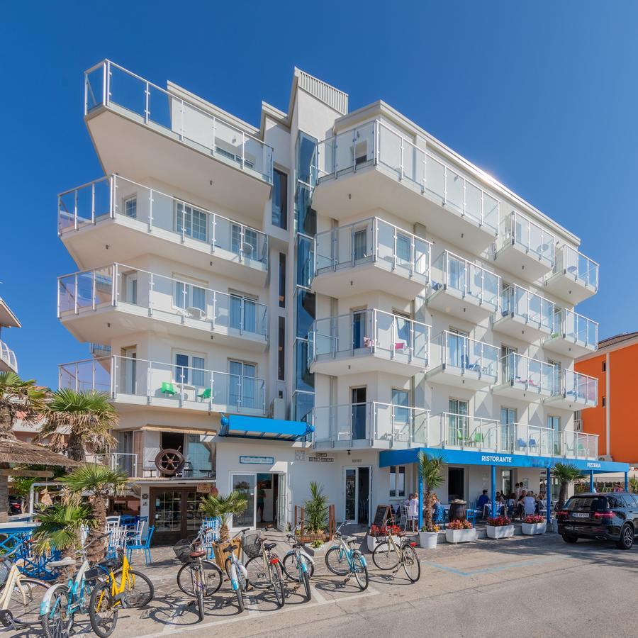 Hotel Garni' Serena Caorle Exteriör bild