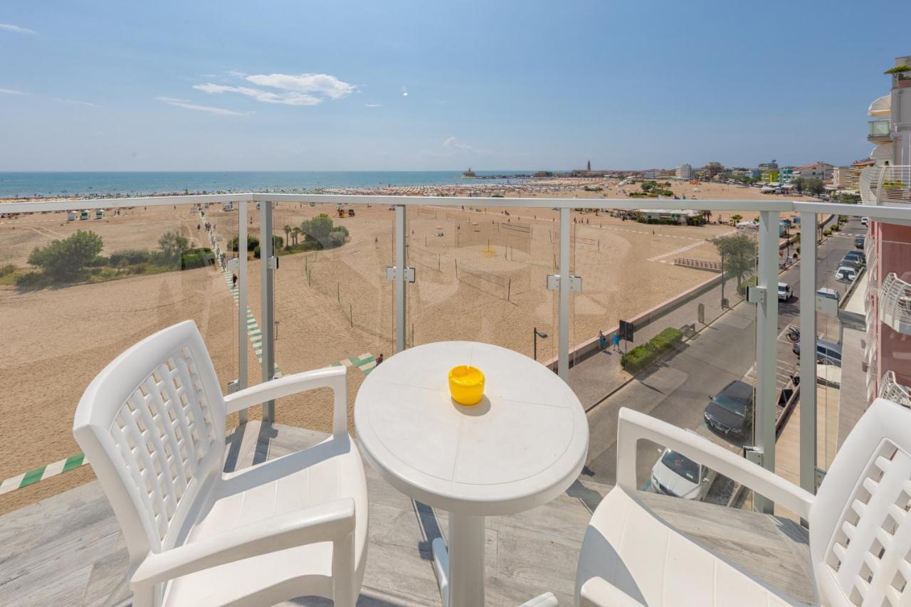 Hotel Garni' Serena Caorle Exteriör bild