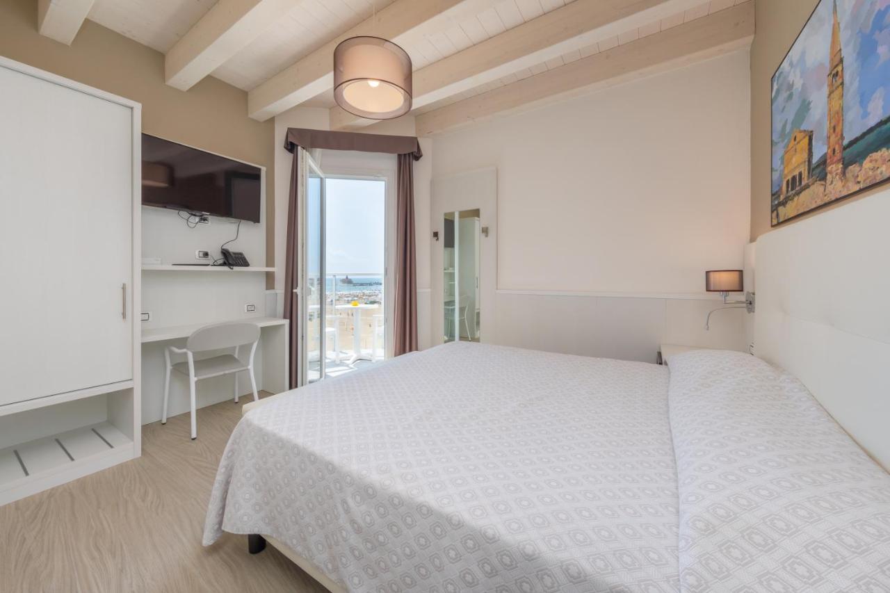 Hotel Garni' Serena Caorle Exteriör bild