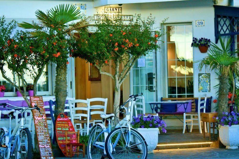 Hotel Garni' Serena Caorle Exteriör bild