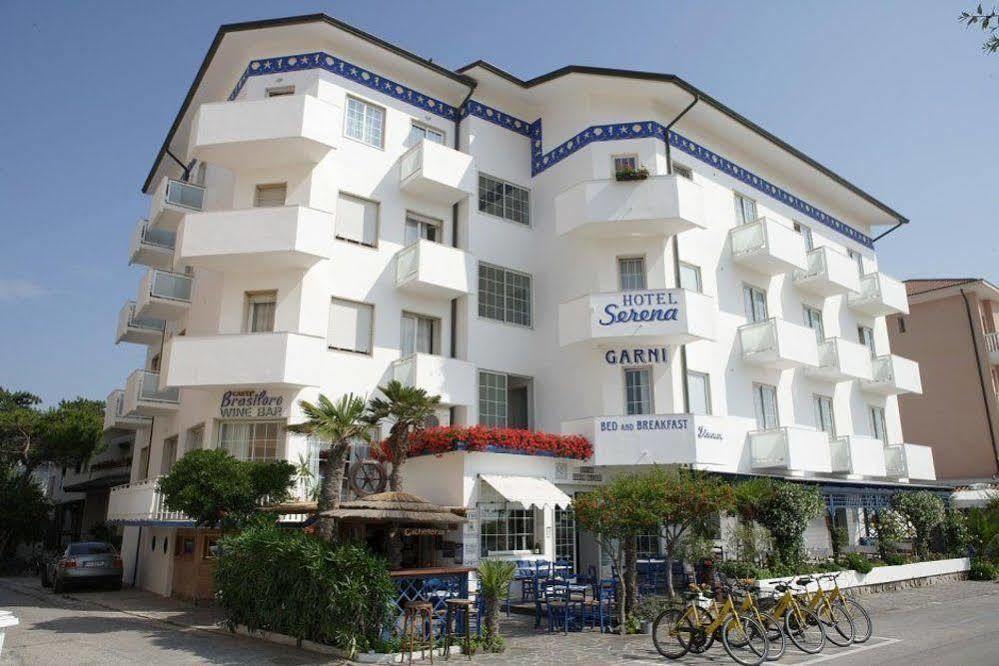 Hotel Garni' Serena Caorle Exteriör bild